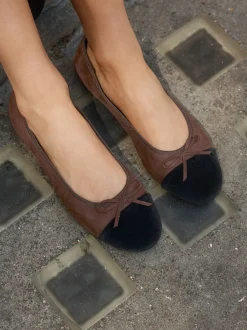 Ruimvallend En Extraruimvallend|Lage Schoenen*Next Chocoladebruin - Ballerina's met ronde neus