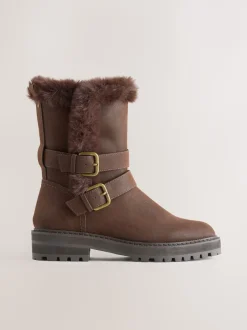 Ruimvallend En Extraruimvallend|Boots|Next - Forever Comfort® enkellaarzen met dubbele gesp en voering van imitatiebont Chocoladebruin