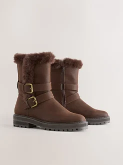Ruimvallend En Extraruimvallend|Boots|Next - Forever Comfort® enkellaarzen met dubbele gesp en voering van imitatiebont Chocoladebruin