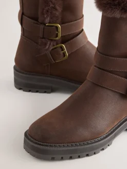 Ruimvallend En Extraruimvallend|Boots|Next - Forever Comfort® enkellaarzen met dubbele gesp en voering van imitatiebont Chocoladebruin