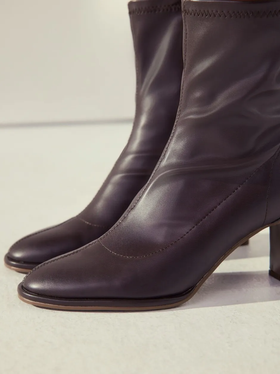 Ruimvallend En Extraruimvallend|Next - Forever Comfort® enkellaarsjes met ronde neus Chocoladebruin