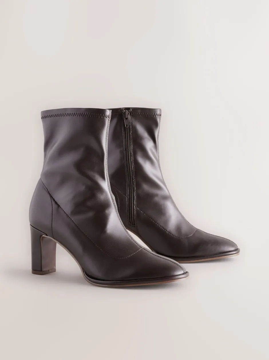Ruimvallend En Extraruimvallend|Next - Forever Comfort® enkellaarsjes met ronde neus Chocoladebruin