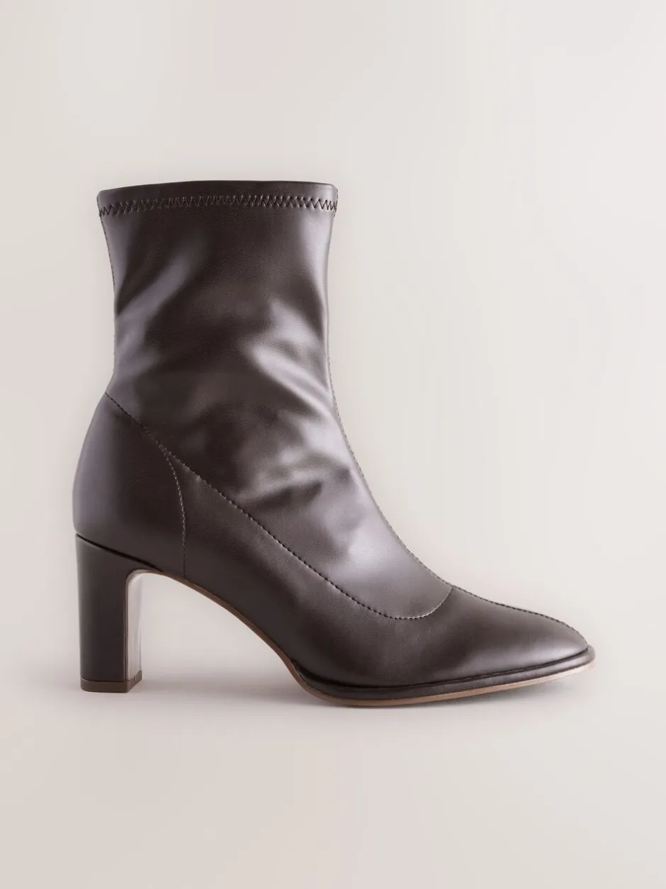 Ruimvallend En Extraruimvallend|Next - Forever Comfort® enkellaarsjes met ronde neus Chocoladebruin