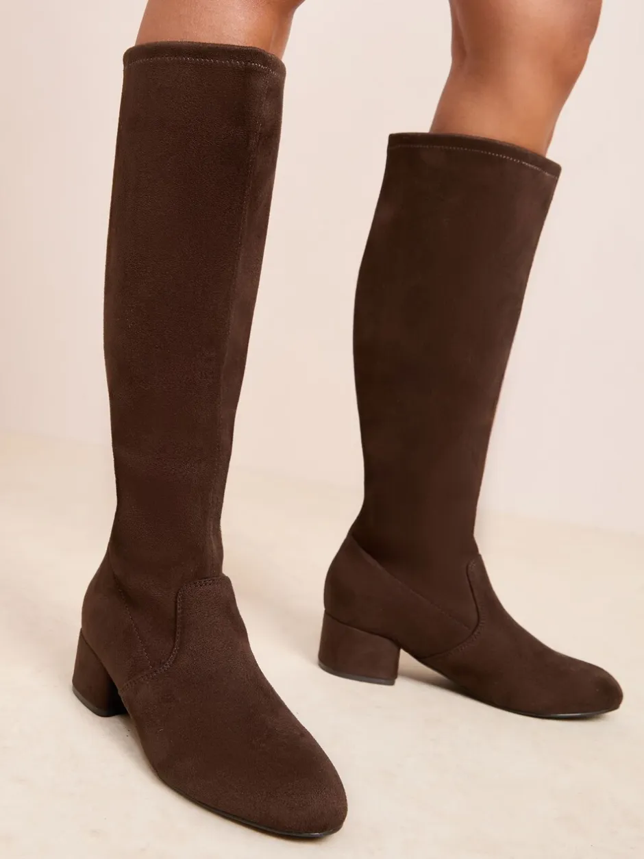 Boots|Friends Like These - Kniehoge soklaarzen met lage blokhak van imitatiesuède Chocoladebruin