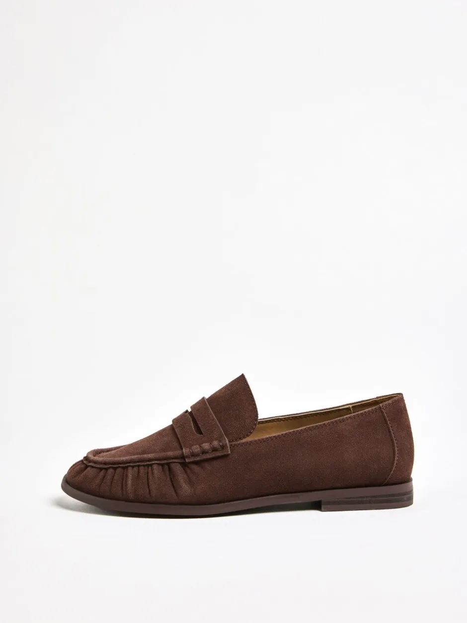 Lage Schoenen|Friends Like These - Flat Ruched Comfort Slip On Penny Loafers Chocoladebruin