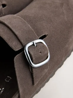 Lage Schoenen*Next Chocoladebruin - Klompen met leren voetbed