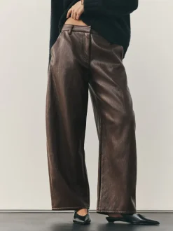 Broeken*Nothing Ordinary - Faux Leather Barrel Leg Trousers Chocoladebruin