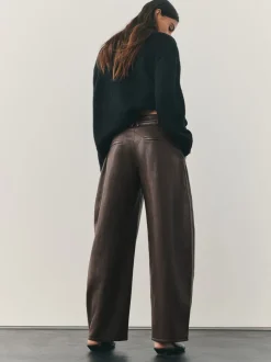 Broeken*Nothing Ordinary - Faux Leather Barrel Leg Trousers Chocoladebruin