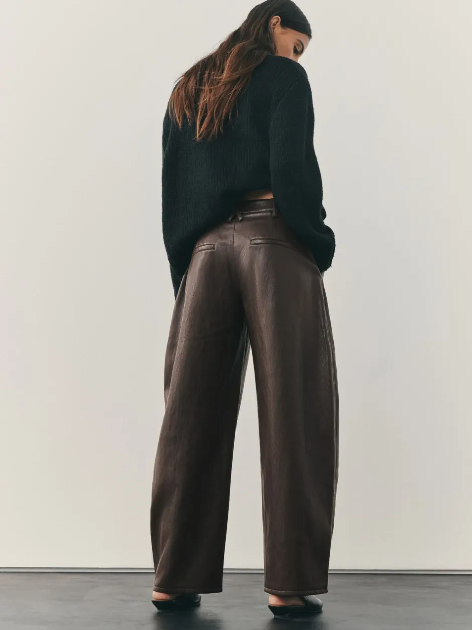 Broeken*Nothing Ordinary - Faux Leather Barrel Leg Trousers Chocoladebruin