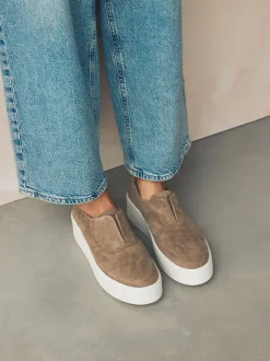 Sneakers|Next Chocoladebruin - Signature leren sneakers met dikke plateauzolen en sleehak