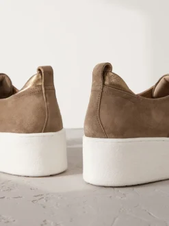 Sneakers|Next Chocoladebruin - Signature leren sneakers met dikke plateauzolen en sleehak
