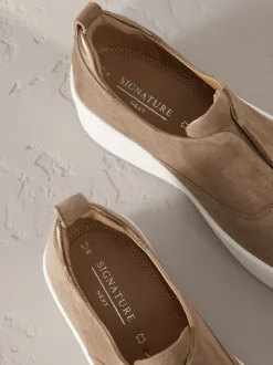 Sneakers|Next Chocoladebruin - Signature leren sneakers met dikke plateauzolen en sleehak