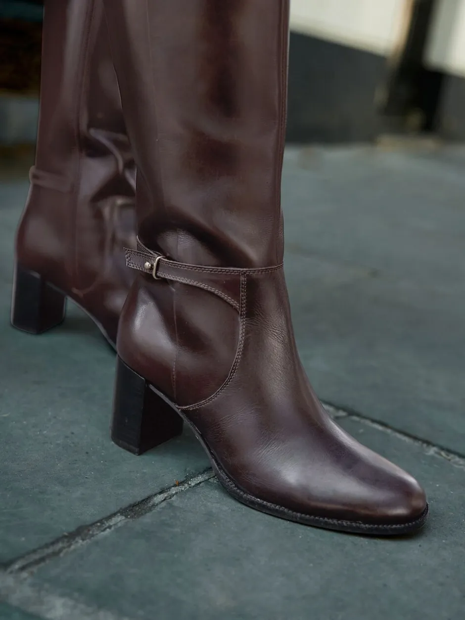 Boots*Next - Forever Comfort® kniehoge laarzen met hardware trim Chocoladebruin leer