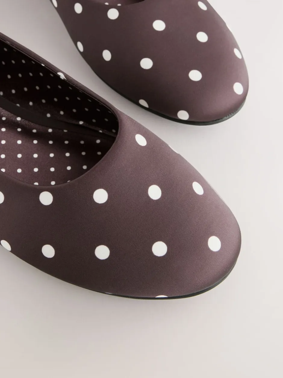 Lage Schoenen|Next Chocoladebruin met stippen - Forever Comfort® Round Toe Ballerinas