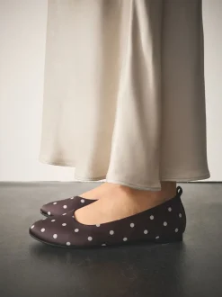 Lage Schoenen|Next Chocoladebruin met stippen - Forever Comfort® Round Toe Ballerinas
