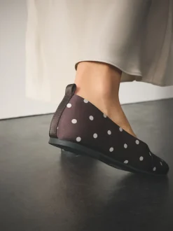 Lage Schoenen|Next Chocoladebruin met stippen - Forever Comfort® Round Toe Ballerinas