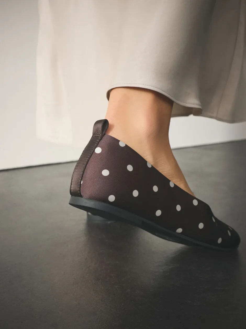 Lage Schoenen|Next Chocoladebruin met stippen - Forever Comfort® Round Toe Ballerinas