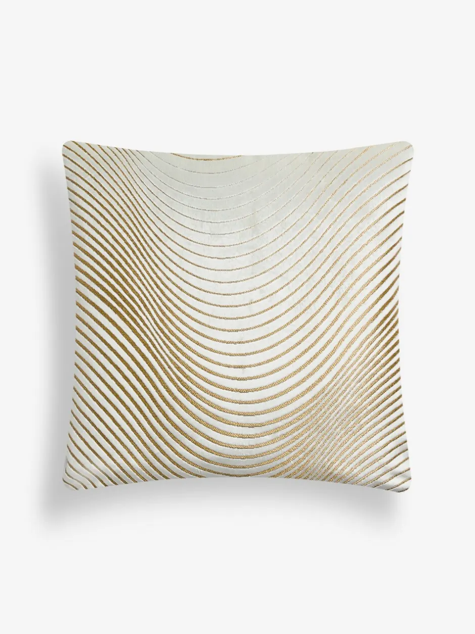 Kussentjes En Plaids|Kussentjes En Plaids|Next Collection Luxe Curve kussen van fluweel Champagne-goud