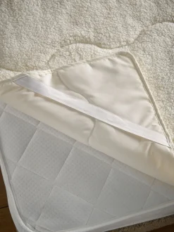 Dekbedden En Kussens*Next Cosy Fleece Reversible Mattress Protector