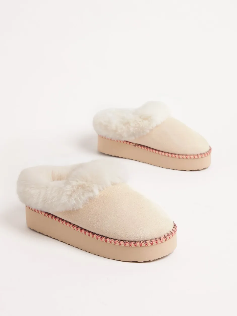 Pantoffels|Friends Like These - Faux Fur Cuff Embroidered Tape Nightwear Mule Slippers Crème