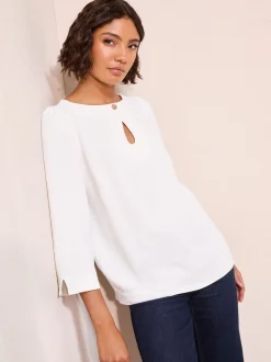 Blouses En Overhemden*Friends Like These - 3/4 Sleeve Keyhole Front Hardware Detail Blouse Crème