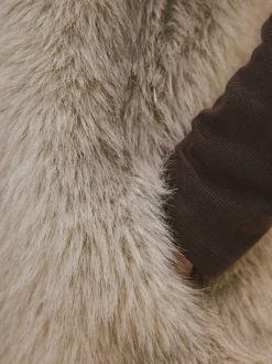 Jassen En Jacks*Next - Gilet van imitatiebont Crème