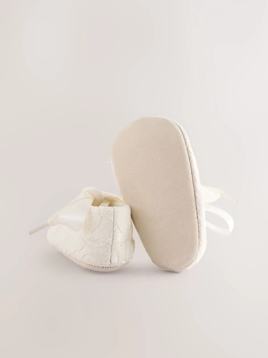Babyschoenen|Gelegenheidskleding*Next Crèmekleurig kant - Feestelijke babyschoenen met strik vooraan (0 - 24 mnd)
