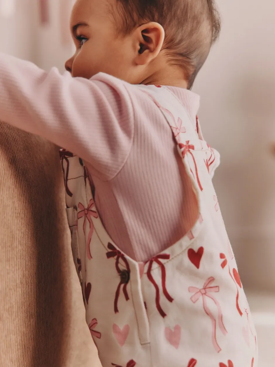 Sets En Combisets|Rompertjes En Tuinbroeken|Next - Baby Set van bretelbroeken en Bodysuit 2 Pieces (0mnd.-3jr) Crème/roze strikken