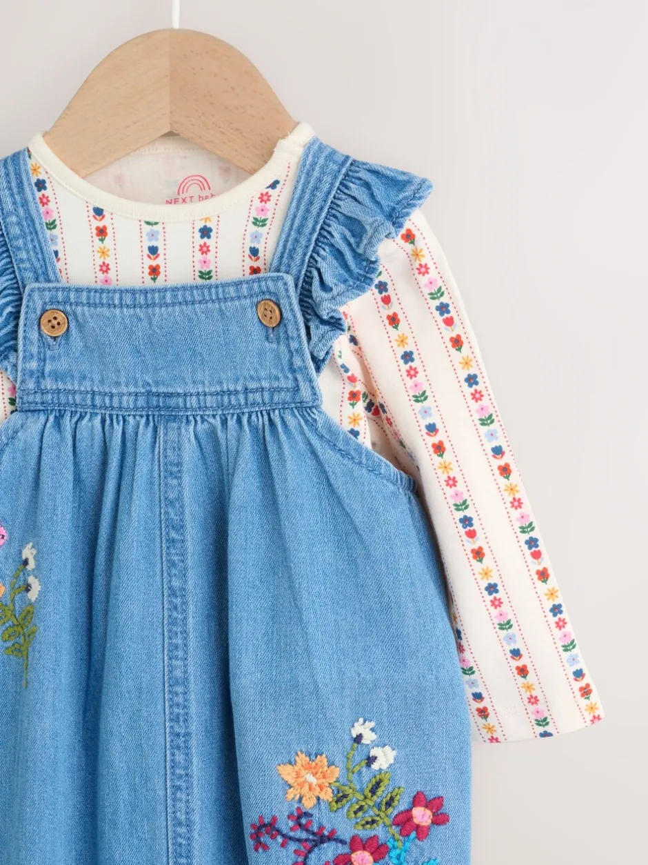 Rompertjes En Tuinbroeken|Tuinbroeken|Next - Set van bretelbroek en bodysuit met lange mouwen 2 -delig (0mnd -3jr) Denim met borduursel