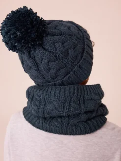 Mutsjes En Antikrabwantjes|Mutsen, Handschoenen En Sjaals*Next Donkerblauw - Kabelgebreide muts met pompon (1-16jr)