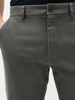 Broeken En Chino's|Next Donkergrijs - Standaard toelopende pasvorm - Stretchy chino