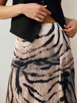 Rokken|Next - Kreukeltextuur Satijn Asymmetrische Midi-rok Ecru met zebraprint