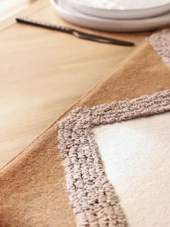 Tafellinnen En Placemats |Next Farah Tufted Kitchen Table Runner