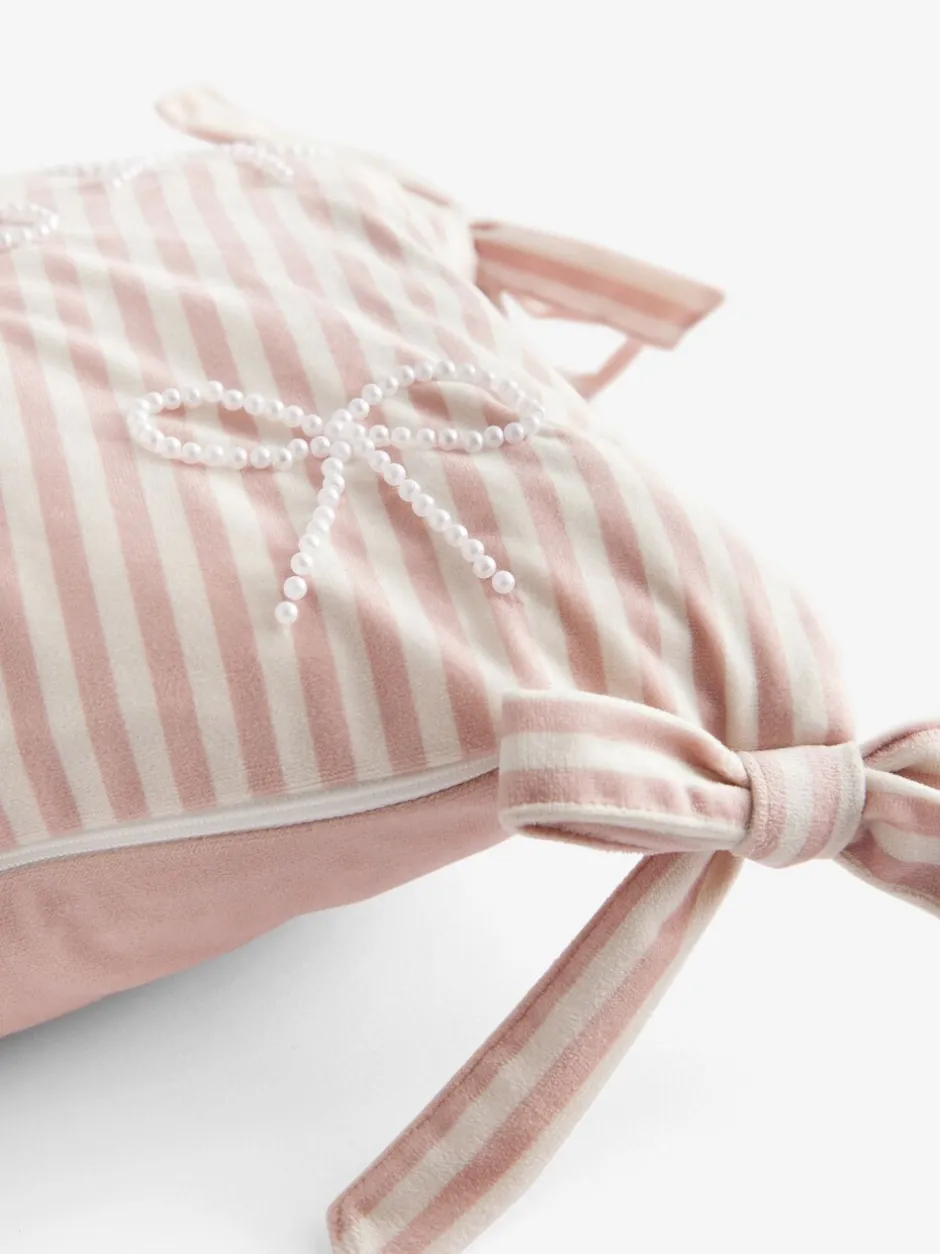 Kussentjes En Plaids|Kussentjes En Plaids*Next Fluwelen kussen met versierde strik