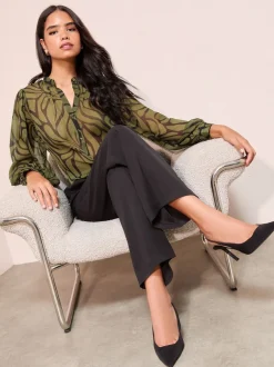 Blouses En Overhemden|Tops En T-Shirts|Friends Like These Collarless Long Sleeve Chiffon Blouse