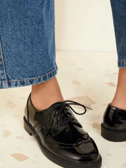 Lage Schoenen*Friends Like These platte comfortabele Brogue schoenen met vetersluiting van lak kunstleer