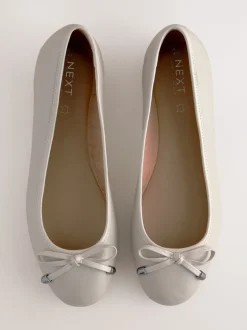 Lage Schoenen|Next Gebroken wit - Leren Ballerina's met ronde neus