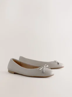 Lage Schoenen|Next Gebroken wit - Leren Ballerina's met ronde neus
