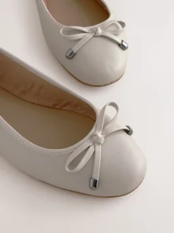Lage Schoenen|Next Gebroken wit - Leren Ballerina's met ronde neus
