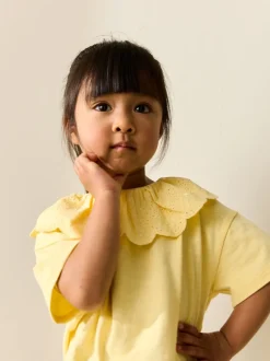 T-Shirts*Next - Short Sleeve Broderie Collar Top (3mths-7yrs) Geel