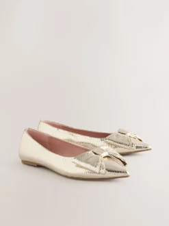 Lage Schoenen|Next - Ballerina's met spitse neus en strik Goud