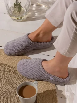 Pantoffels*Totes Grijs - Isotoner Popcorn pantoffelmuiltjes van badstof