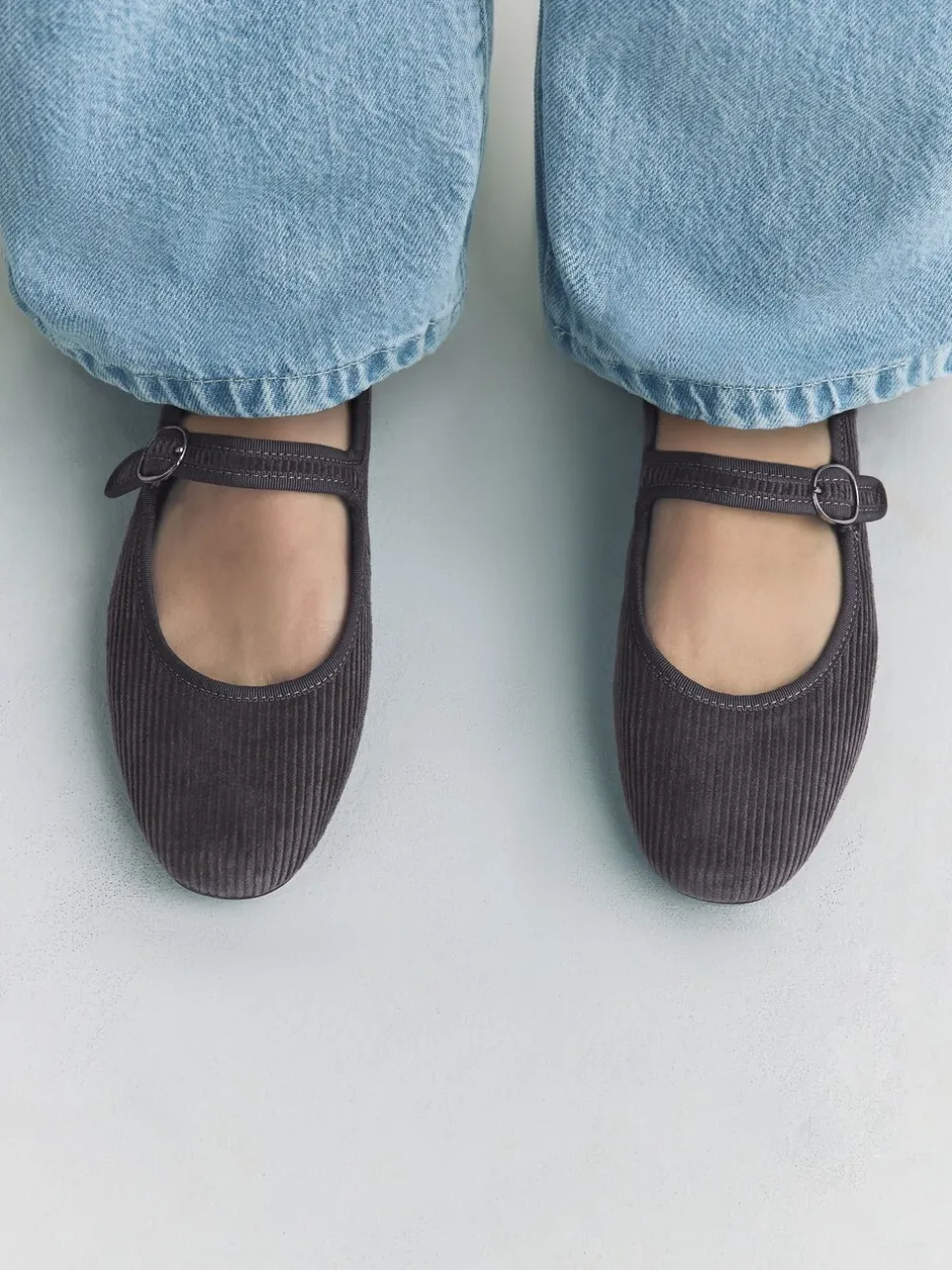 Lage Schoenen|Next - Forever Comfort Round Toe Buckle Detail Mary Jane Shoes Grijze corduroy