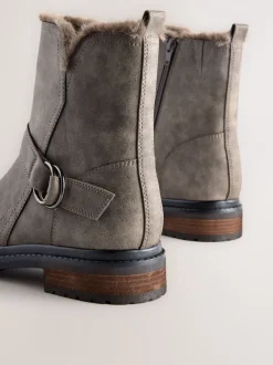 Ruimvallend En Extraruimvallend|Boots|Next - Forever Comfort® Faux Fur Hardware Ankle Boots Grijze textuur