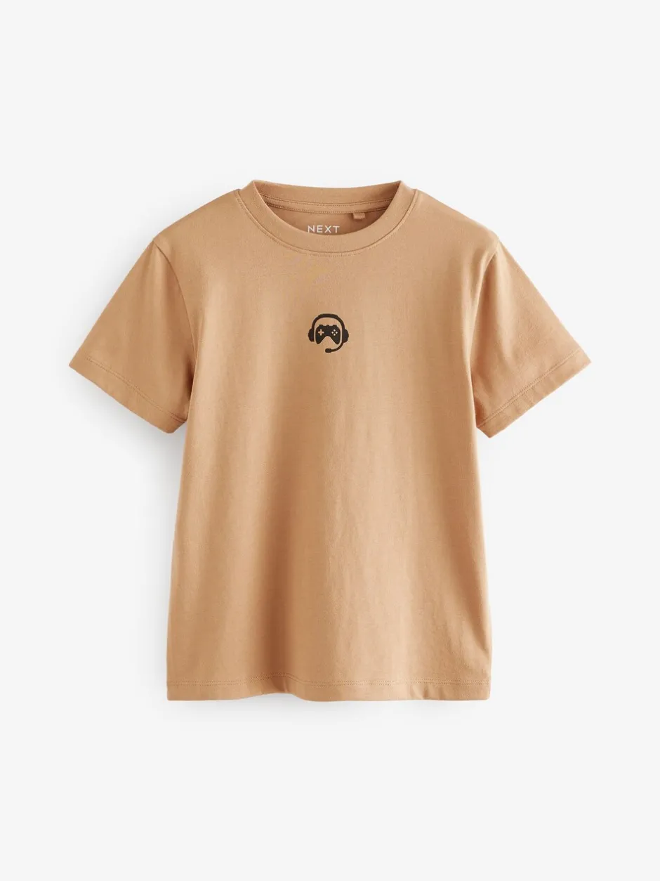 T-Shirts|Tops*Next - Verpakking van 4 T-shirts met kleine grafische print en korte mouwen (3 - 16 jr) Groen/rood/camel/paars