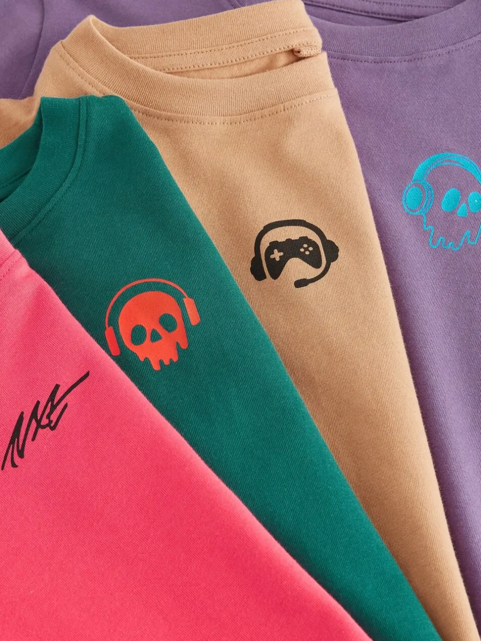 T-Shirts|Tops*Next - Verpakking van 4 T-shirts met kleine grafische print en korte mouwen (3 - 16 jr) Groen/rood/camel/paars
