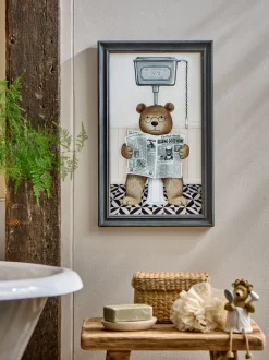 Canvassen En Kunst Voor Aan De Wand|Next Ingelijste wanddecoratie Bertie Beer op het Toilet