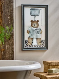 Canvassen En Kunst Voor Aan De Wand|Next Ingelijste wanddecoratie Bertie Beer op het Toilet