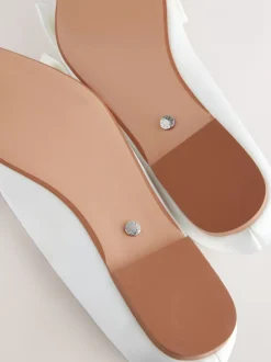 Lage Schoenen|Next Ivoor - Forever Comfort® bruidsballerina's met strik en puntige neus