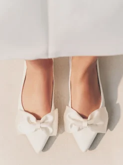 Lage Schoenen|Next Ivoor - Forever Comfort® bruidsballerina's met strik en puntige neus